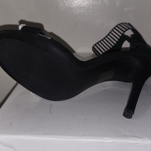 BNWT Fashion Nova Faux Suede Heels sz 8 - Picture 3 of 5